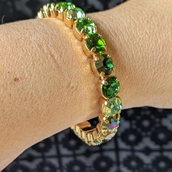 Swarovski Elements Peridot & Light Green Willow Stretch Bracelet in Gold. - Picture 4 of 6